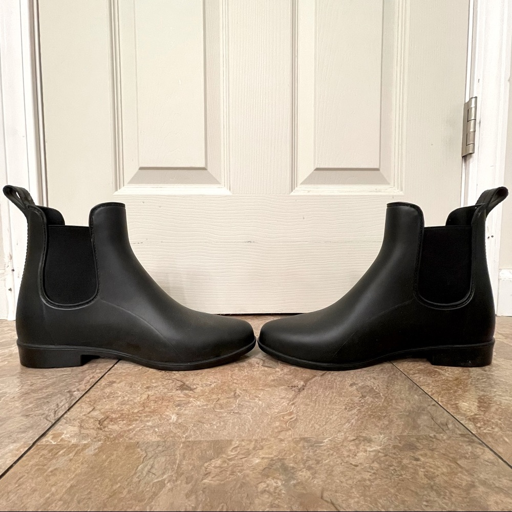 Chelsea style rain boots, women’s size 8